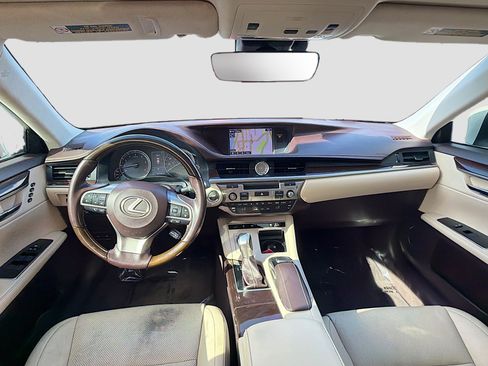 Used 2016 Lexus ES 350 350 w/ Luxury Package w/Wood Trim image 16