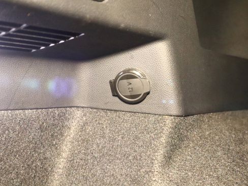 Used 2023 Volkswagen Tiguan SE image 39