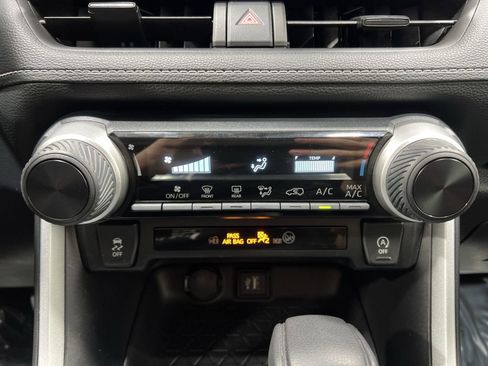 Used 2024 Toyota RAV4 LE AWD/4WD image 19