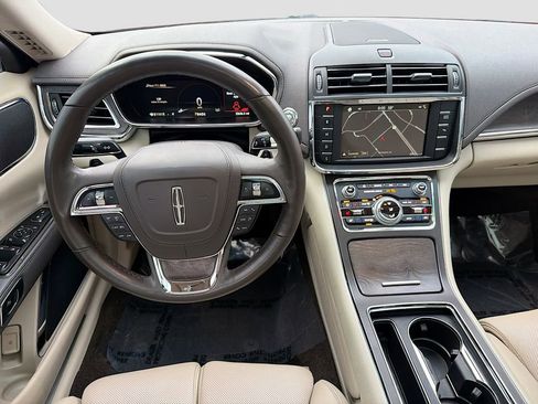 Used 2018 Lincoln Continental Select w/ Continental Climate Package image 23