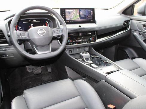 Used 2025 Nissan Rogue SL w/ SL Premium Package image 5