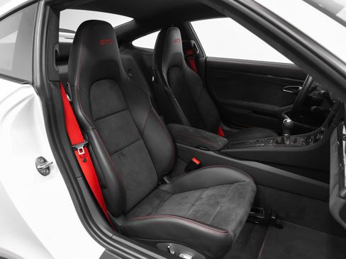 Certified 2018 Porsche 911 GT3 RWD image 32