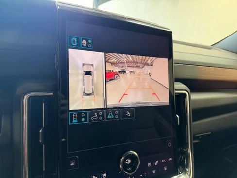 Used 2025 GMC Yukon Denali AWD/4WD image 17