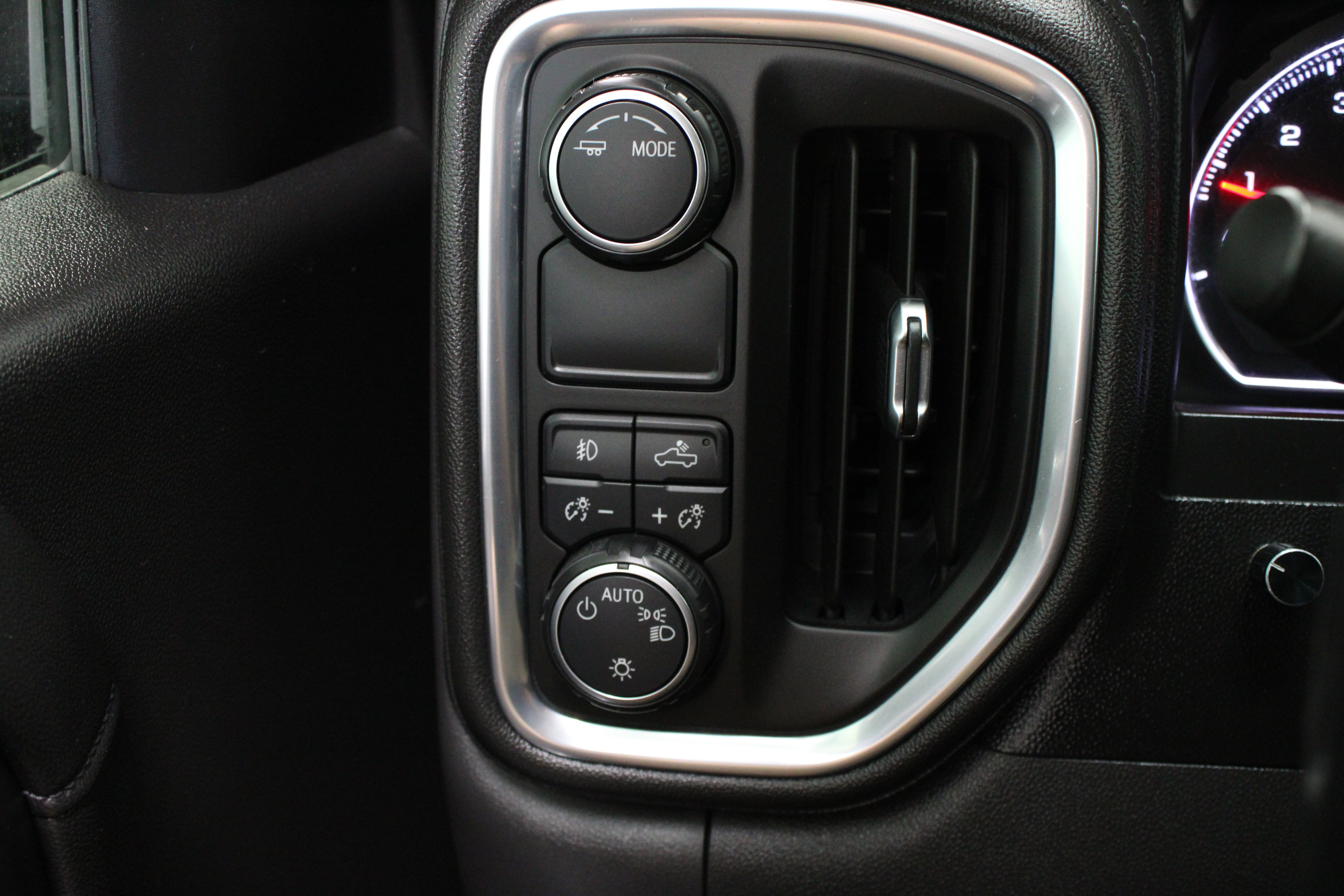 Used 2021 Chevrolet Silverado 1500 RST w/ Convenience Package II RWD image 27