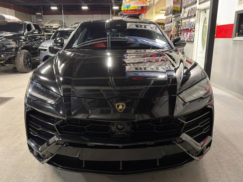 Used 2020 Lamborghini Urus image 2