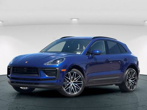 Used 2023 Porsche Macan AWD/4WD image 2