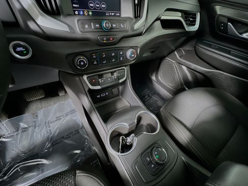 Used 2024 GMC Terrain SLE AWD/4WD image 25
