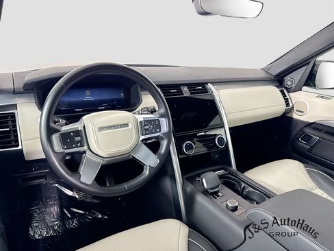 Used 2024 Land Rover Discovery Dynamic SE AWD/4WD image 30