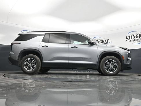 Used 2025 Chevrolet Traverse LT AWD/4WD image 33