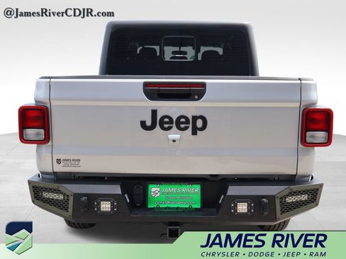 Used 2024 Jeep Gladiator Sport AWD/4WD image 4