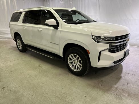 Certified 2022 Chevrolet Suburban LT w/ Luxury Package image 2