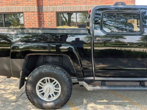 Used 2010 HUMMER H3T image 12