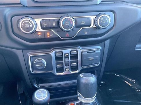 Used 2021 Jeep Gladiator Willys image 33