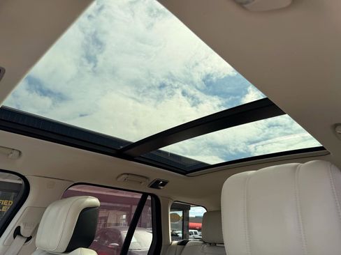 Used 2019 Land Rover Range Rover HSE image 23