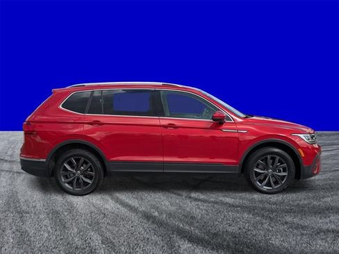 Used 2023 Volkswagen Tiguan SE FWD image 3