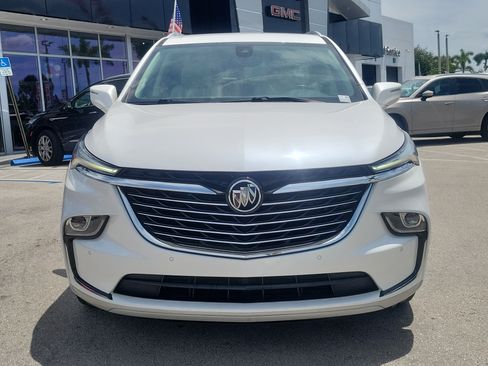 Used 2022 Buick Enclave Essence FWD image 2