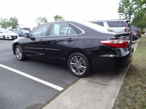 Used 2017 Toyota Camry SE w/ Protection Package (Q2) FWD image 8