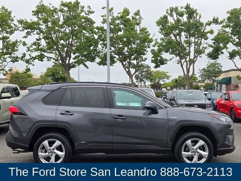 Used 2021 Toyota RAV4 LE AWD/4WD image 7