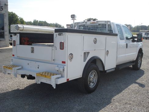 Used 2016 Ford F250 XL w/ Power Equipment Group image 9