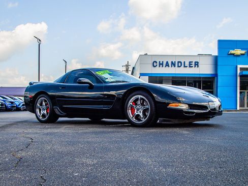Used 1998 Chevrolet Corvette Coupe w/ Memory Pkg RWD image 9