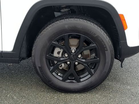 Used 2024 Jeep Grand Cherokee Altitude image 10