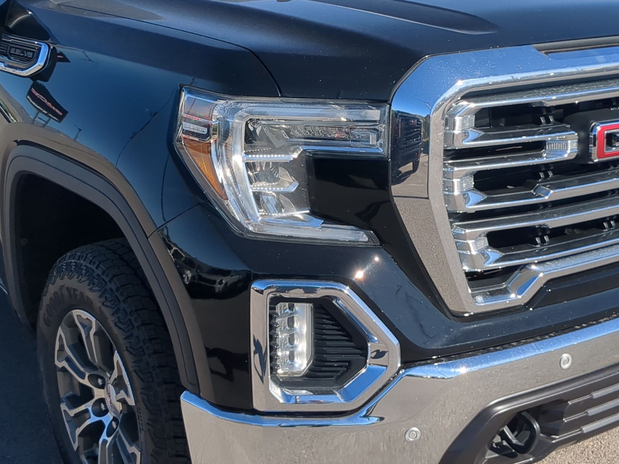 Used 2020 GMC Sierra 1500 SLT w/ Driver Alert Package I AWD/4WD image 10