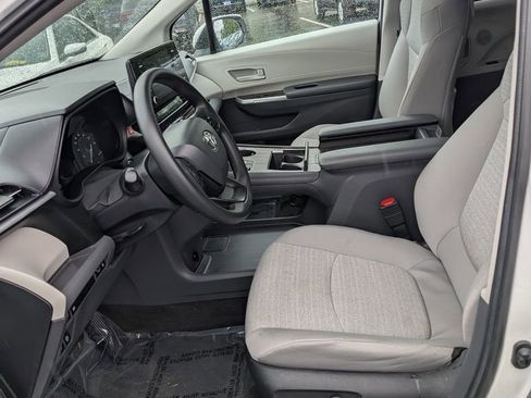 Used 2024 Toyota Sienna LE w/ LE Plus Package AWD/4WD image 13