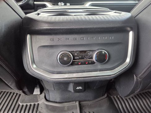 Used 2025 Ford Expedition Platinum w/ Driver's Package AWD/4WD image 23