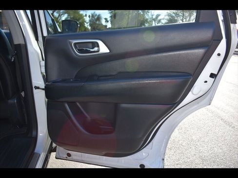 Used 2018 Nissan Pathfinder SL w/ Midnight Edition Package image 29
