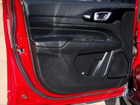 Used 2026 Jeep Compass Limited image 21