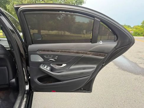 Used 2017 Mercedes-Benz S 550 4MATIC Sedan w/ Premium Package image 34
