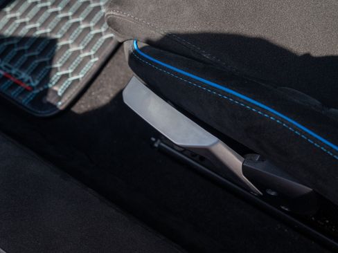 Used 2021 Lamborghini Huracan STO RWD image 32