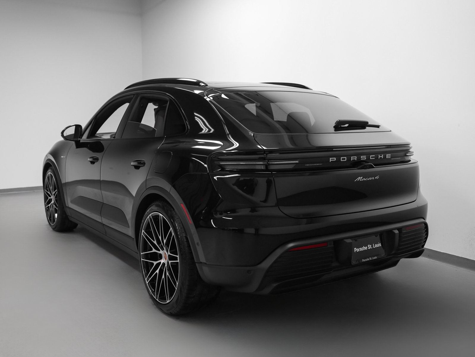 Certified 2026 Porsche Macan 4 Electric AWD/4WD image 3