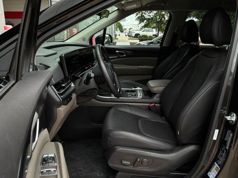 Used 2026 Kia Carnival FWD image 10