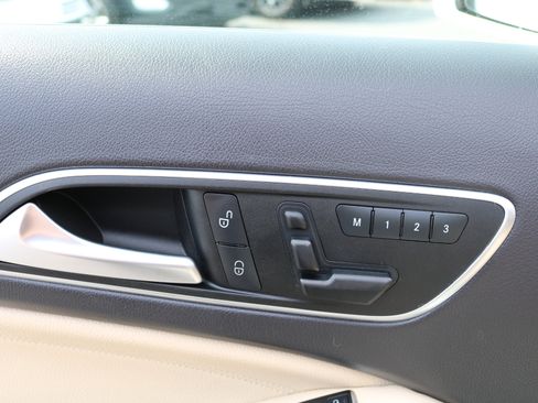 Used 2016 Mercedes-Benz GLA 250 image 13