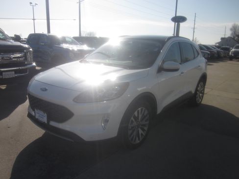 Used 2022 Ford Escape Titanium w/ Class II Trailer Tow Package image 3