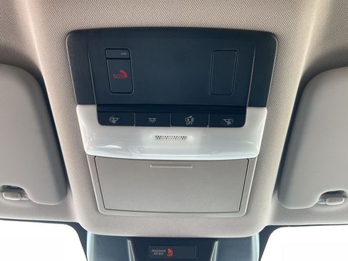 Used 2025 Nissan Rogue SV FWD image 12