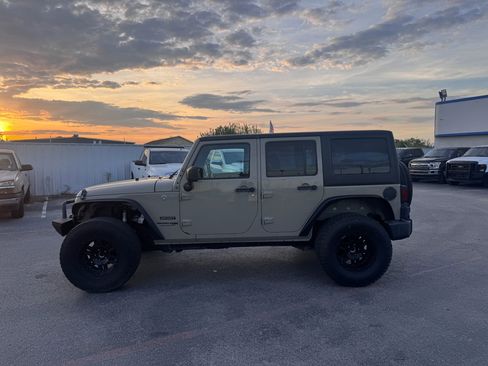 Used 2018 Jeep Wrangler Unlimited Sport S image 8