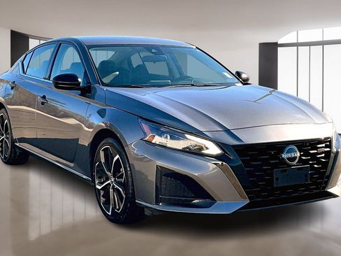 Used 2023 Nissan Altima 2.5 SR image 1