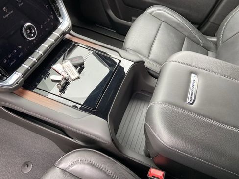 Used 2025 GMC Yukon Denali image 23