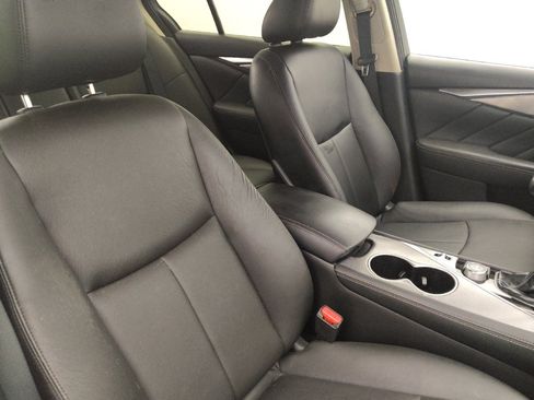 Used 2017 INFINITI Q50 2.0t w/ Moonroof Package RWD image 21