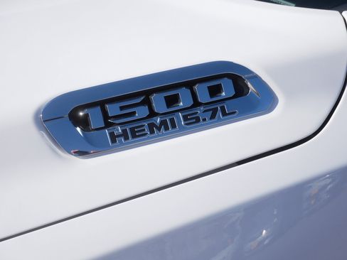 Used 2022 RAM 1500 Laramie AWD/4WD image 17