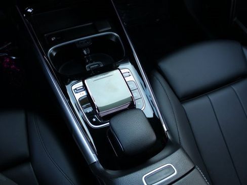 Used 2020 Mercedes-Benz GLB 250 image 19