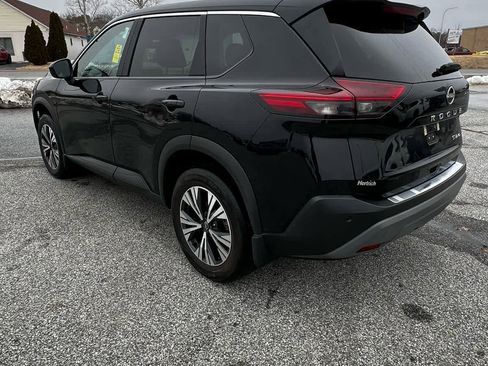 Used 2023 Nissan Rogue SV image 3