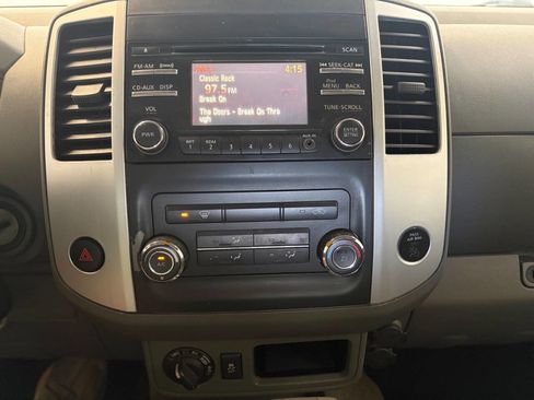 Used 2014 Nissan Frontier SV AWD/4WD image 17