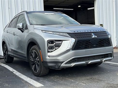 Used 2023 Mitsubishi Eclipse Cross SE image 2