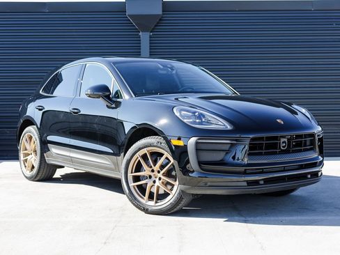 Used 2025 Porsche Macan AWD/4WD image 7