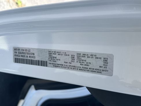 Used 2025 RAM ProMaster 2500 w/ Convenience Group FWD image 31