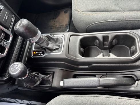 Used 2024 Jeep Wrangler Unlimited Sahara image 24