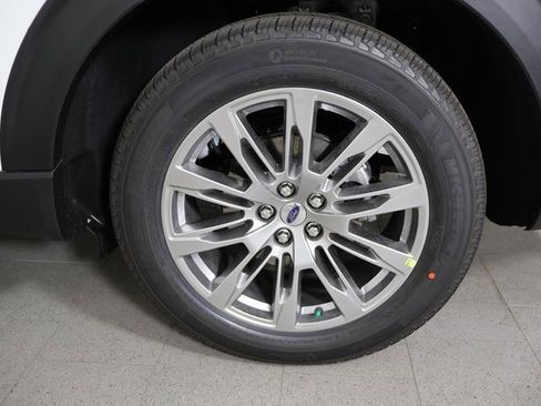 New 2026 Ford Explorer Platinum image 9